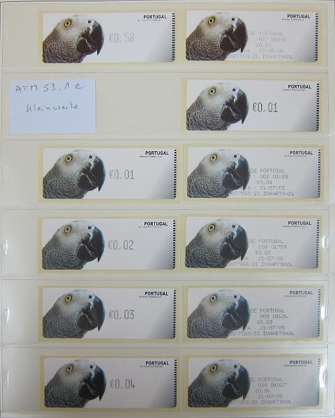 0265 (178).jpg -     Lote:    265      Colecção Especializada - Etiquetas      Lotes Especiais       Descrição:      1981/2010 &mdash; Etiquetas.   Coleção composta por 12 álbuns com etiquetas desde percursoras e Framas até 2010, com provas, erros, FDC's, etiquetas novas e usadas, sobrescritos circulados, variedades de impressão e papéis. Importante estudo. Lote a ver.        Lote ETQ       Valor Base:     &euro; 3000,00     Valor Venda:     &euro;      
